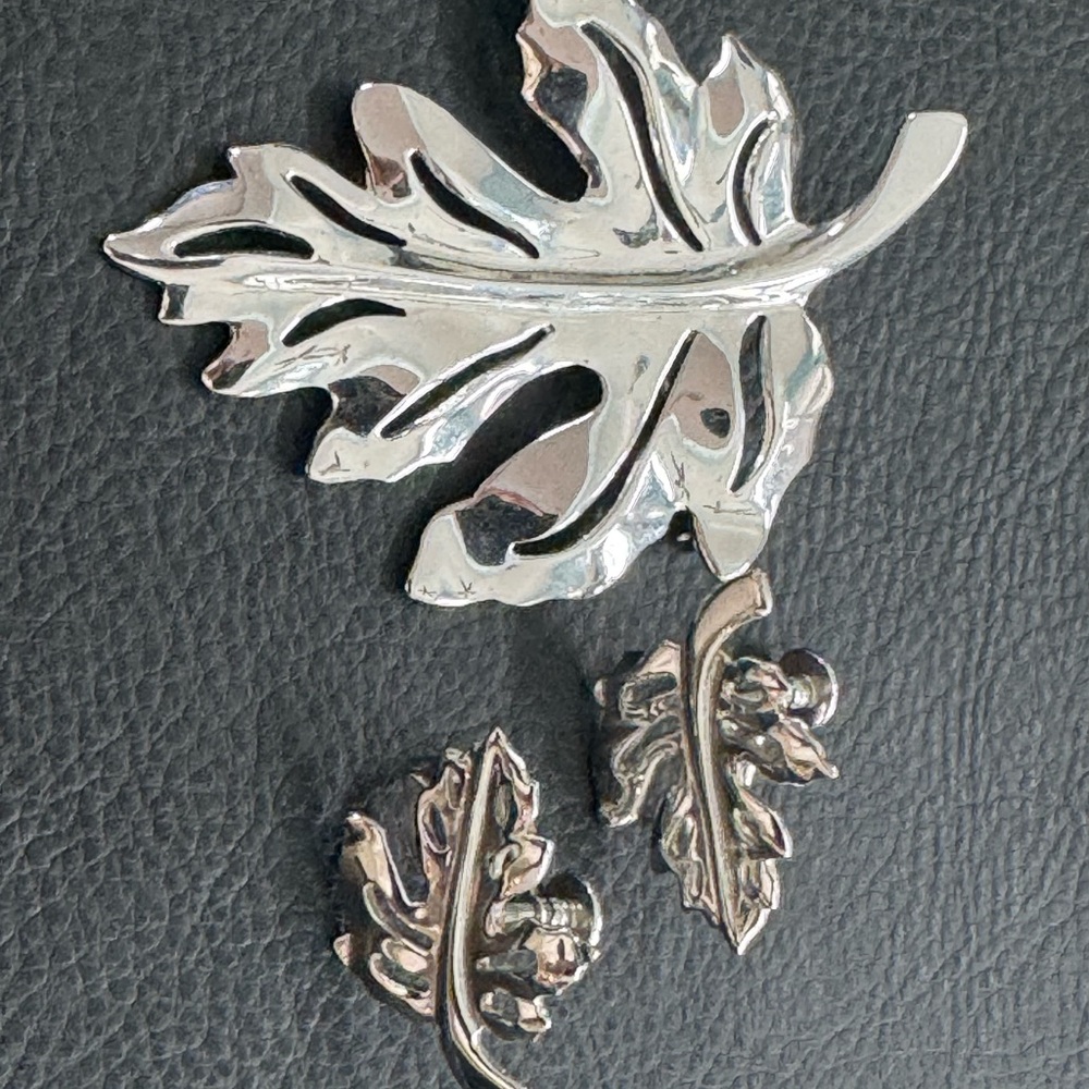 Silver Leaf Brooch and Earrings Set - Silver tone Excellent New Condition